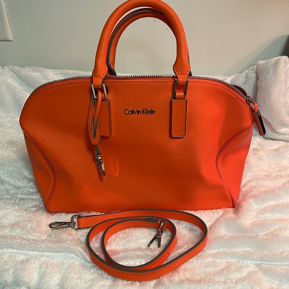 beautiful bag by Calvin Klein never used 14”Top 11”bottom6”width 9”heights bag - Picture 8 of 8